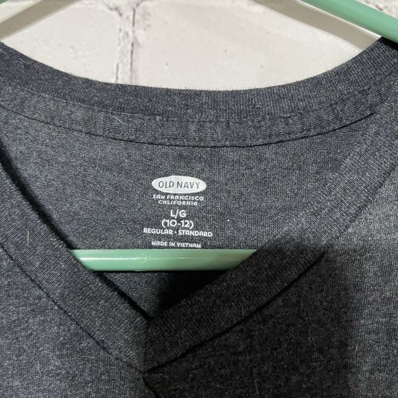 Old Navy Charcoal V-neck Wardrobe Staple - Picture 4 of 8